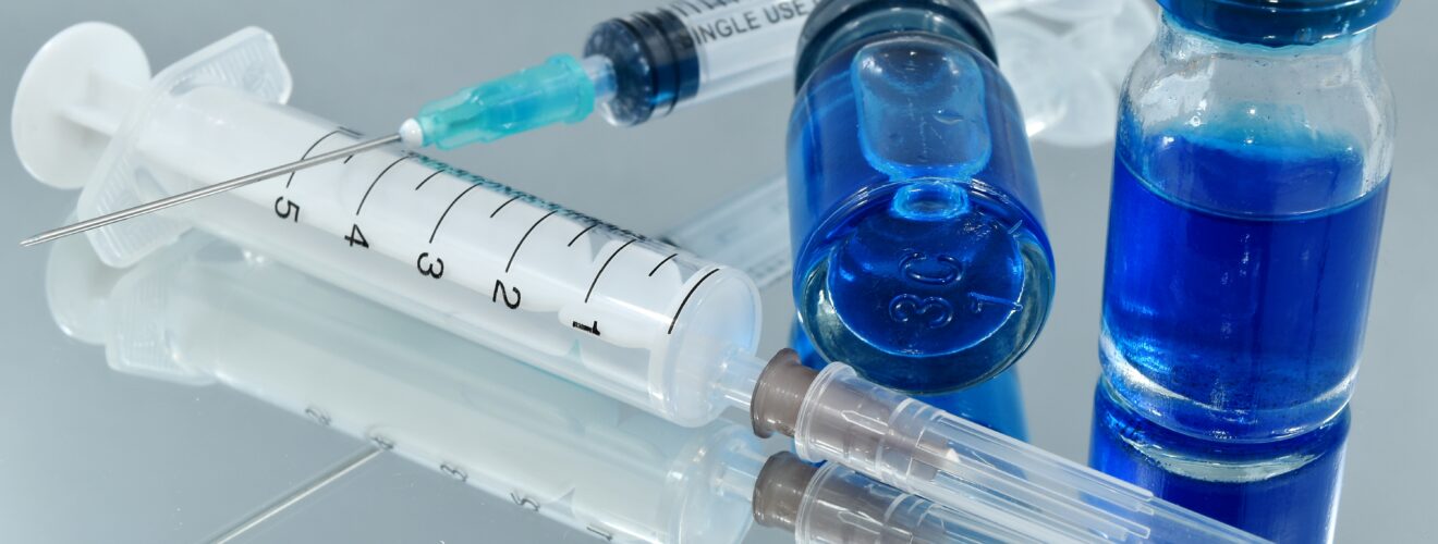 L'UE menace de limiter ses exportations de vaccins.